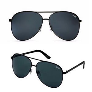 NWT quay aviators - comes with case